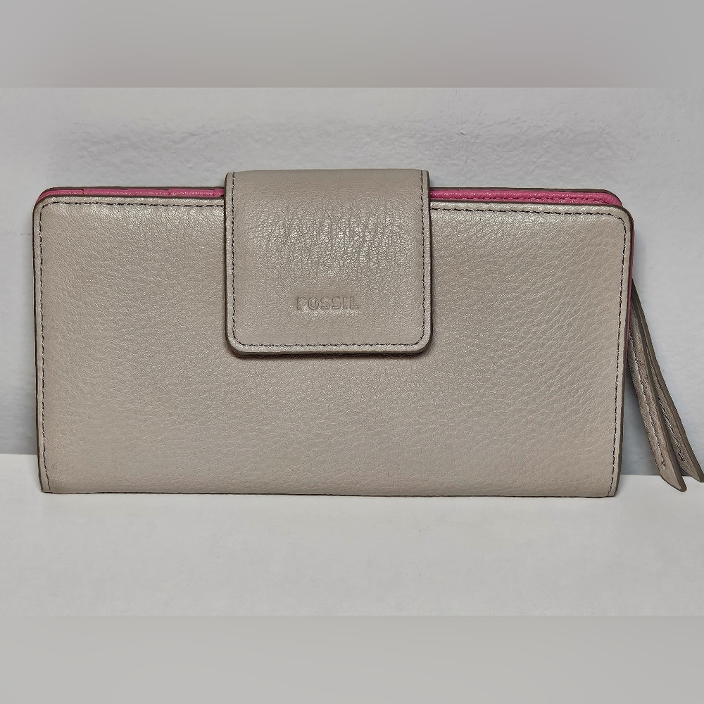 Fossil Beige and Pink Leather WalletFossil Gray Pebbled Leather Women's Wallet